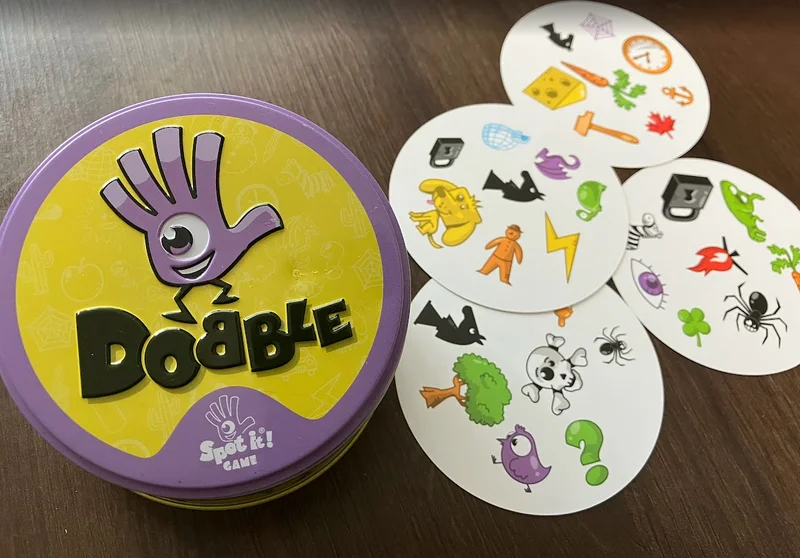 DOBBLE（ドブル） - 2〜8人で遊べるボードゲーム